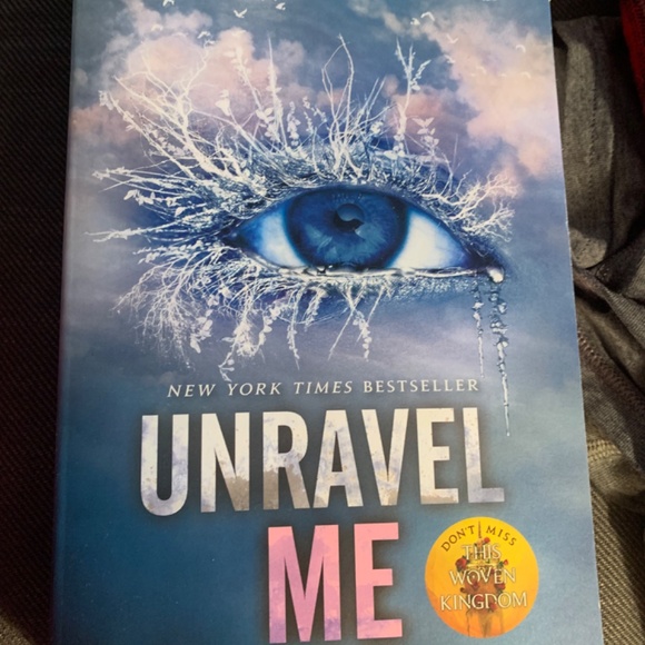 Ignite me, unravel me books - Picture 2 of 2